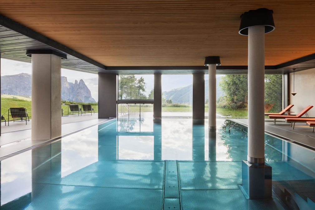 Unser Hallenbad mit Aussicht
