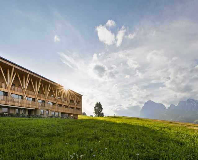 icaro-hotel-aussen-sommer-04